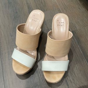 Nude Wedges